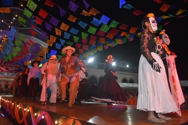 Explosión de colores y ritmos en el festival Xantolo de Tihuatlán