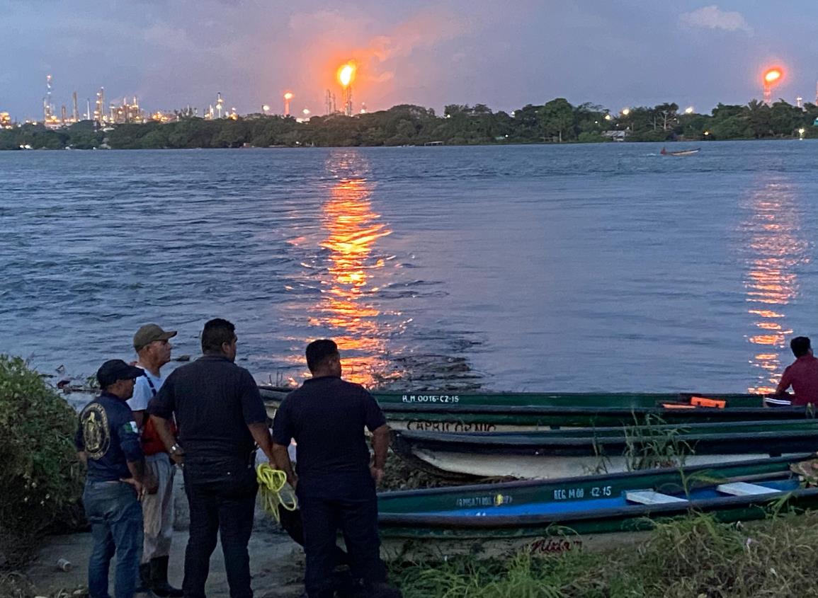 Lanchero que cayó al río Coatzacoalcos continúa desaparecido, esto se sabe