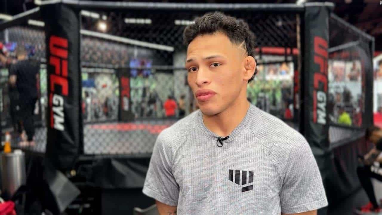 Lazy Boy agradece y visita a Paponas en Veracruz por haberlo ayudado a ser campeón de la UFC