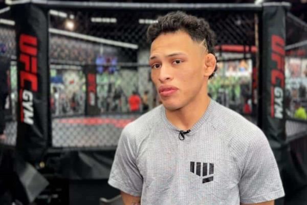 Lazy Boy agradece y visita a Paponas en Veracruz por haberlo ayudado a ser campeón de la UFC