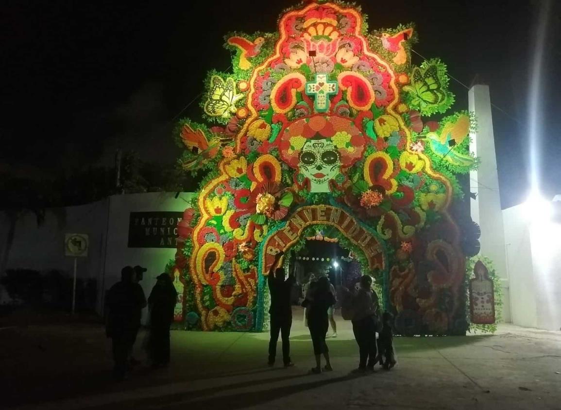 Día de Muertos: Descubren encanto nocturno de panteones de Coatzacoalcos