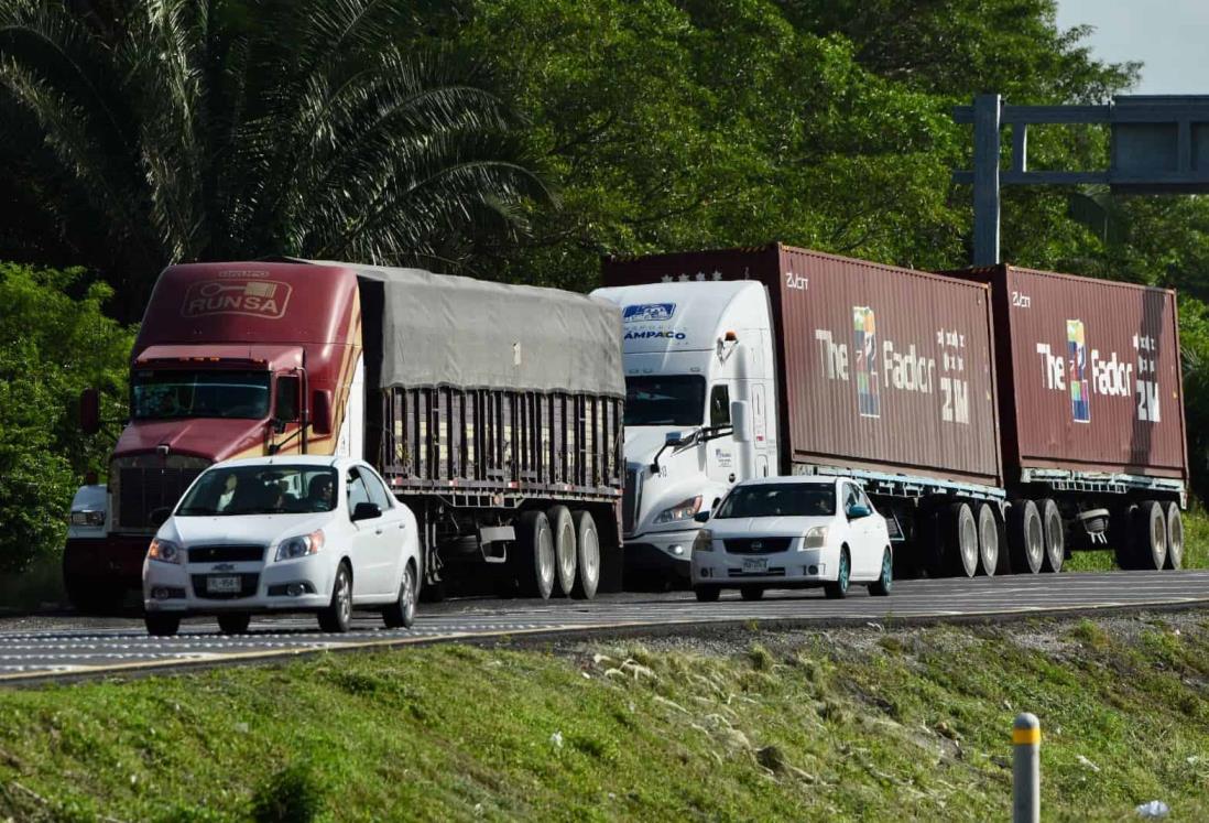 Capufe reporta cierre parcial en autopista Córdoba – Veracruz por incendio de tracto camión