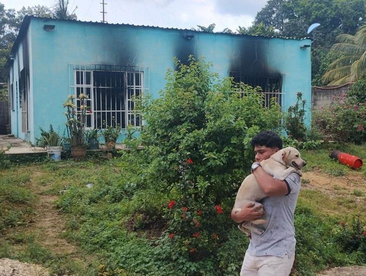 Incendio en vivienda sorprende a habitantes de Las Choapas