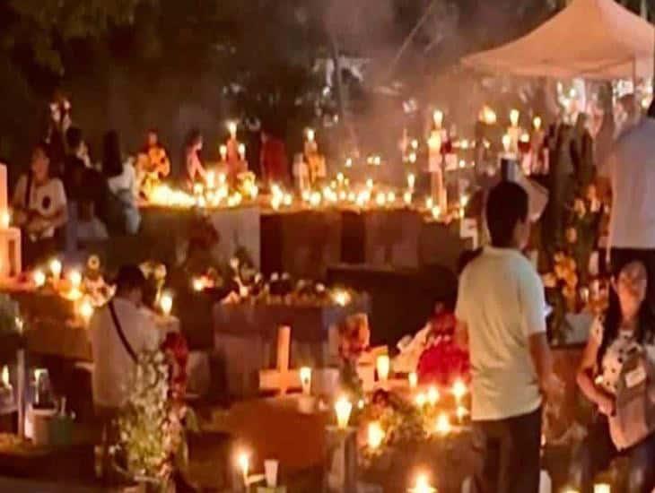 Día de Muertos en Zaragoza, una noche de fiesta de flores y velas que iluminan la noche I VIDEO 