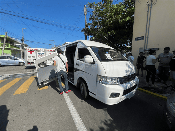 Camioneta de turistas choca en colonia Zaragoza de Veracruz | VIDEO