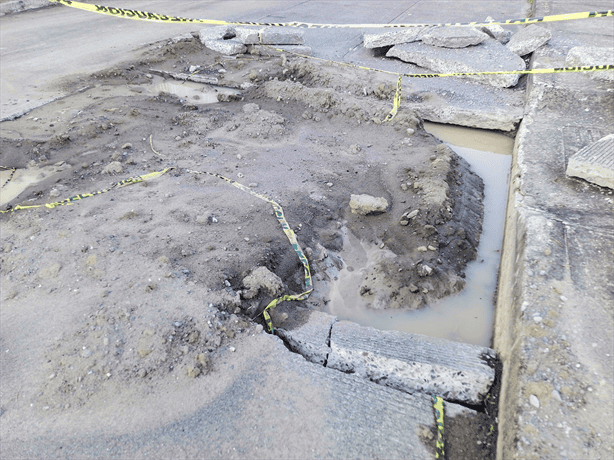 Vecinos de Lagos de Puente Moreno denuncian obras inconclusas y escombros en calles