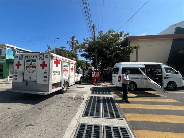 Camioneta de turistas choca en colonia Zaragoza de Veracruz | VIDEO