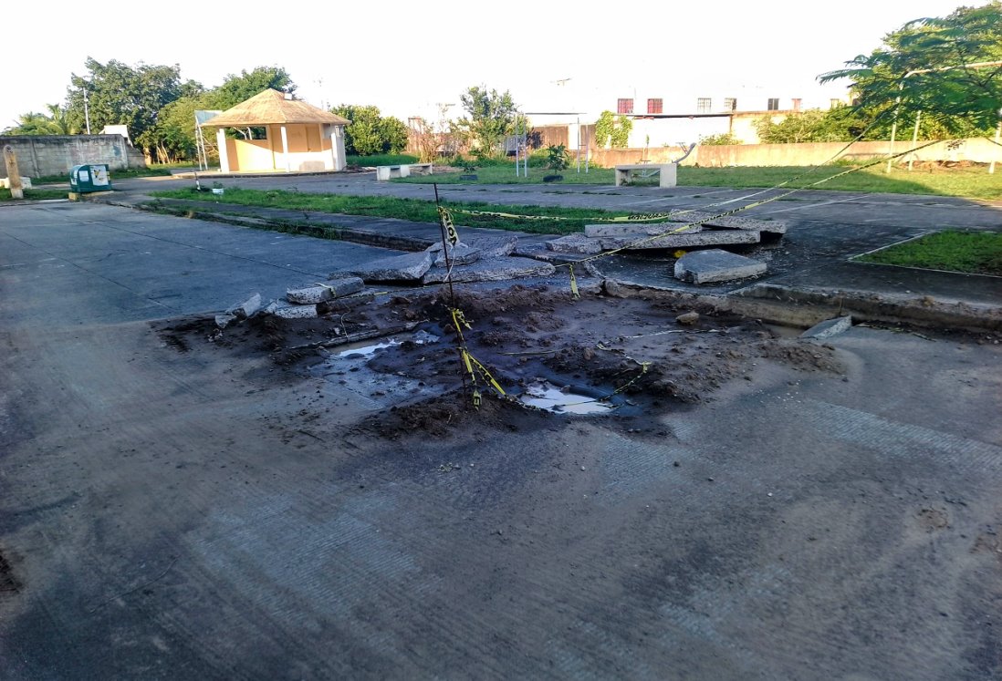 Vecinos de Lagos de Puente Moreno denuncian obras inconclusas y escombros en calles