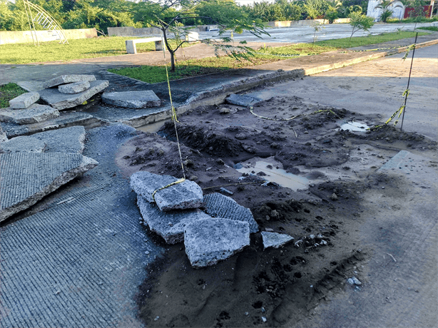 Vecinos de Lagos de Puente Moreno denuncian obras inconclusas y escombros en calles