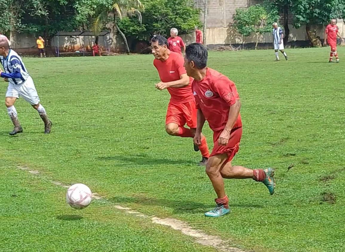 Real Rojos complica la calificación a Pachuca en Veteranos