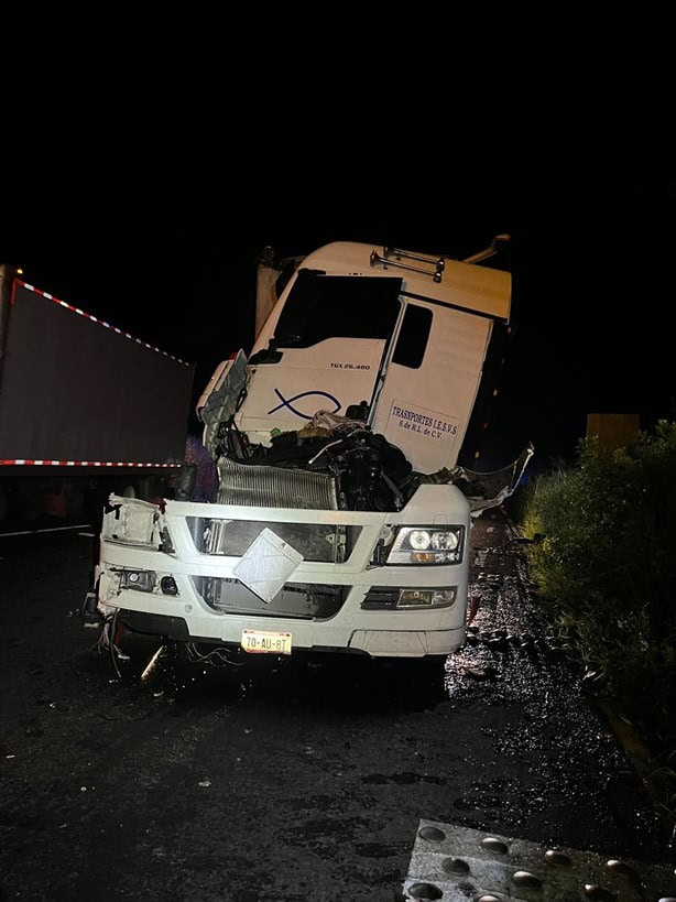 Choque de tráileres en tramo Corral Falso deja dos lesionados