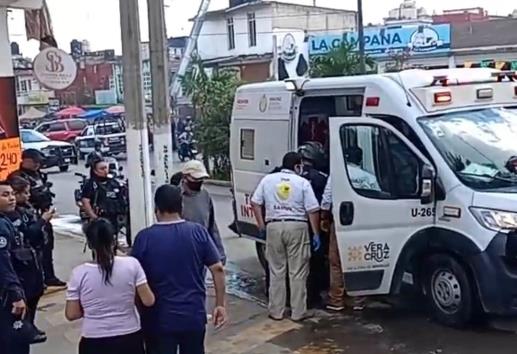 En en colonia de Xalapa, hombre es brutalmente agredido a golpes
