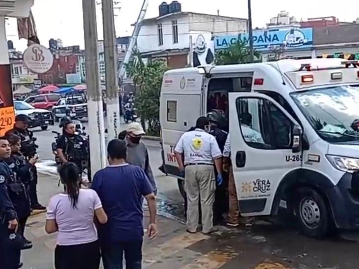 En en colonia de Xalapa, hombre es brutalmente agredido a golpes