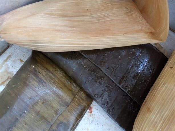 ¡Para Chuparse los dedos! En Xalapa, tamales de rompope y cajeta, verduras, con atole de masa (+VIDEO)