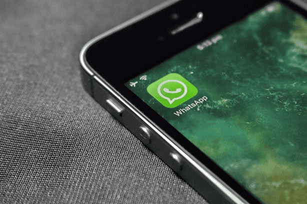 ¿Cómo enviar mensajes en WhatsApp sin tocar tu teléfono? Conoce la función de Gemini