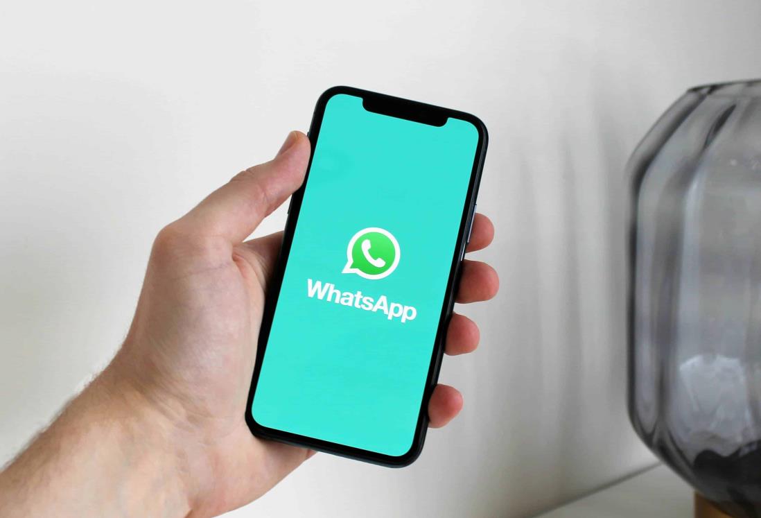 ¿Cómo enviar mensajes en WhatsApp sin tocar tu teléfono? Conoce la función de Gemini