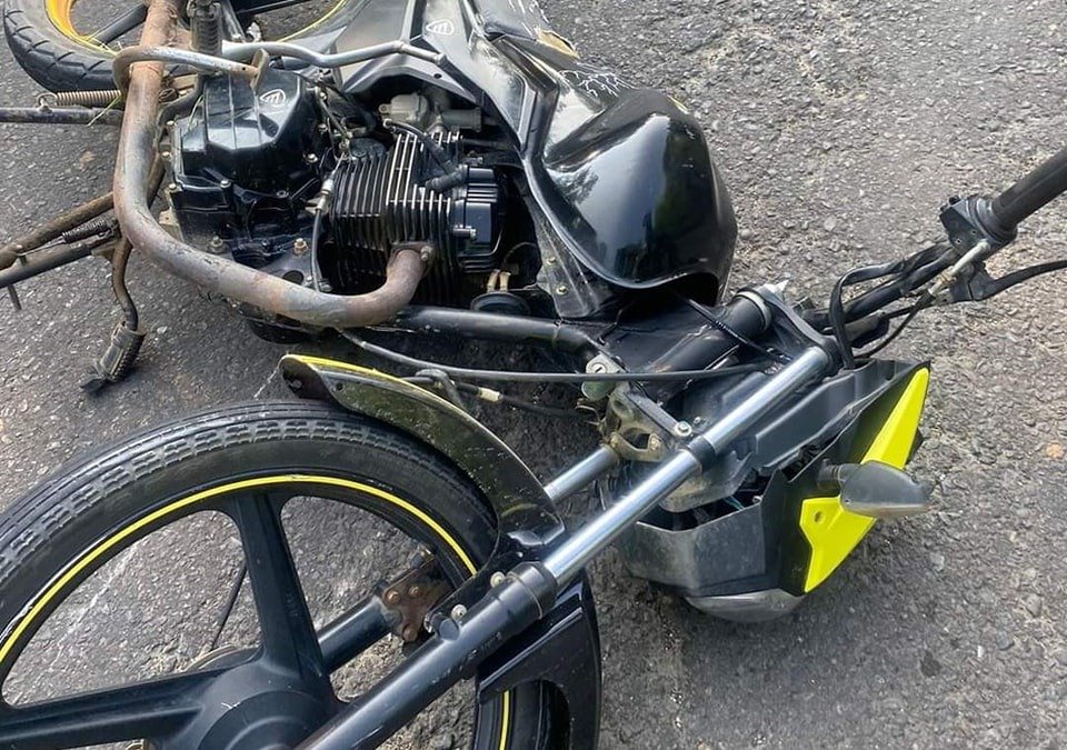 Accidente en Barrio La Huaca deja motociclista lesionado: No habría respetado preferencia