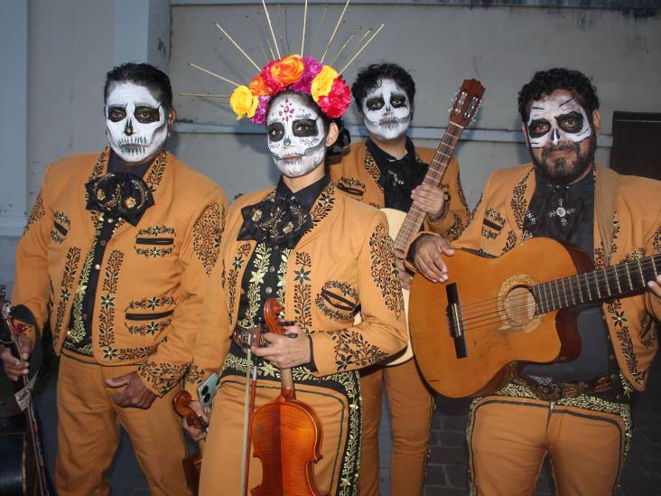 Efectúan onceavo papaqui de catrinas Tradiciones Mexicanas en Veracruz