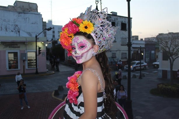 Efectúan onceavo papaqui de catrinas Tradiciones Mexicanas en Veracruz