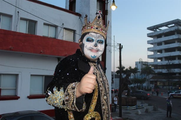 Efectúan onceavo papaqui de catrinas Tradiciones Mexicanas en Veracruz