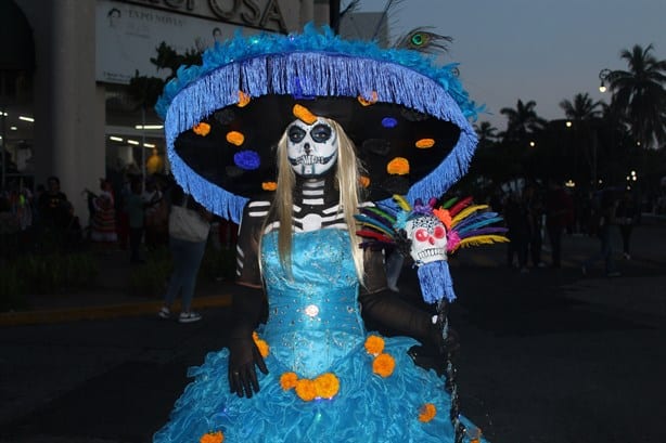 Efectúan onceavo papaqui de catrinas Tradiciones Mexicanas en Veracruz