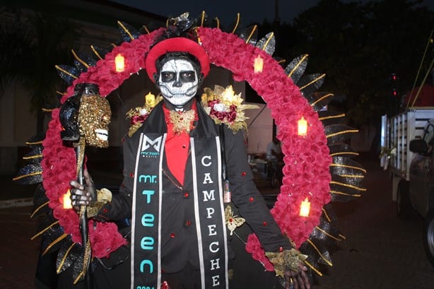 Efectúan onceavo papaqui de catrinas Tradiciones Mexicanas en Veracruz