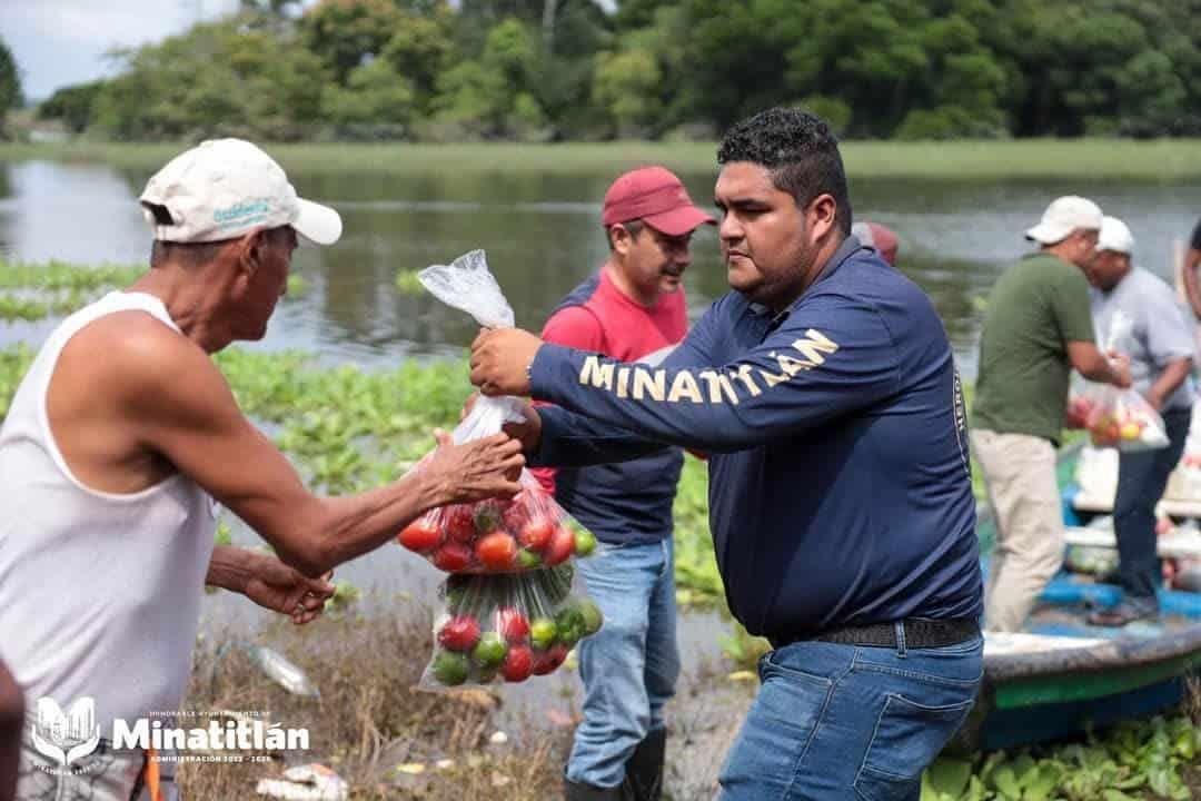 No cesa al ayuda a familias afectadas por la creciente del río Coatzacoalcos