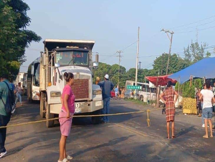 Bloquean carretera Veracruz-Xalapa a la altura de Paso San Juan