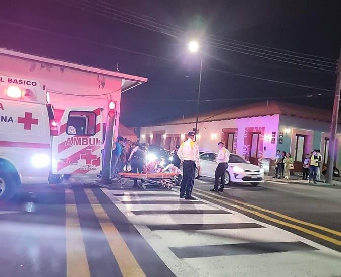 ¿Qué le pasó? Mujer se tropieza y termina inconsciente en calles céntricas de Orizaba