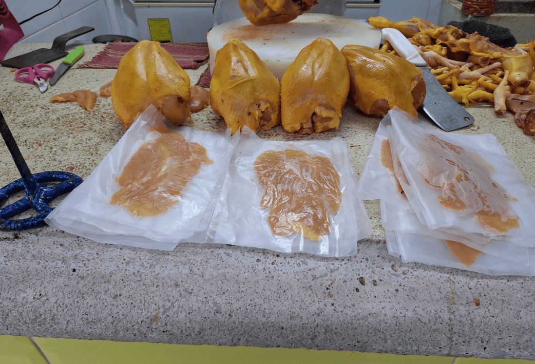 Suben precios del pollo y huevo en mercados de Veracruz