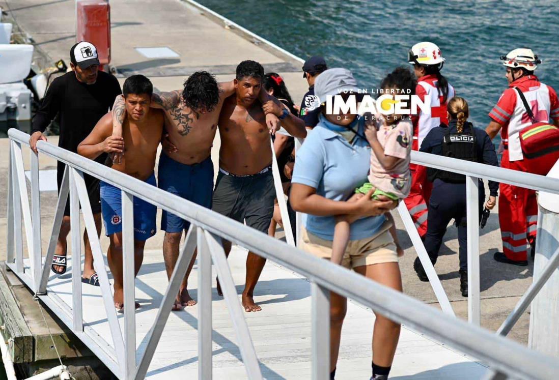 Rescatan a familia que quedó a la deriva en kayak en costas de Veracruz | VIDEO