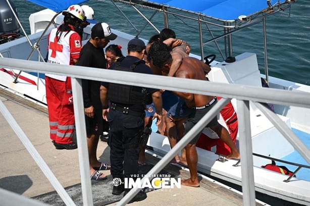 Rescatan a familia que quedó a la deriva en kayak en costas de Veracruz | VIDEO