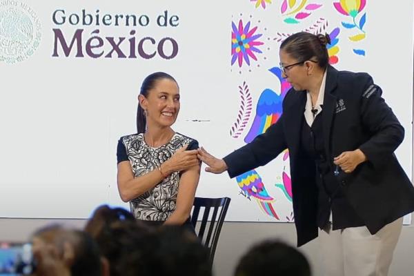 Claudia Sheinbaum se vacuna contra la influencia y exhorta a protegerse en la campaña invernal
