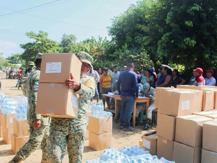 Sedena y Guardia Nacional entregan víveres y atención médica en Jáltipan