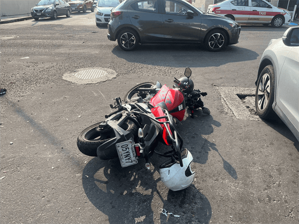 Auto impacta a motocicleta en fraccionamiento Reforma de Veracruz