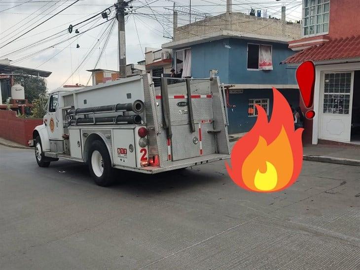 ¡Les sacó un susto! Flamazo en una vivienda alerta a vecinos en Xalapa