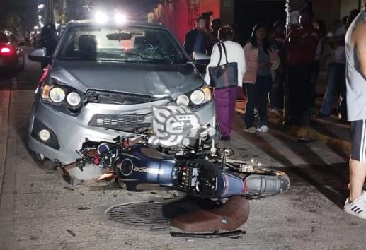 Motociclista de 16 años es impactada por ebrio conductor en Río Blanco; su estado es grave