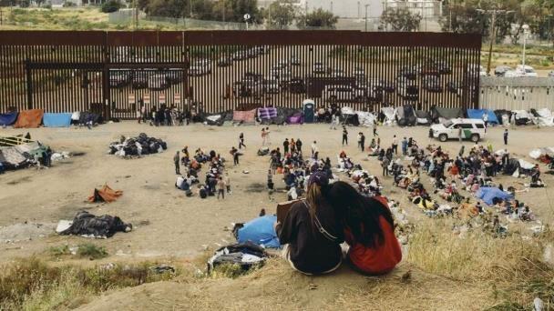 CAFÉ DE MAÑANA: INDOCUMENTADOS Y DEPORTACIONES; CRECIENTE POSIBILIDAD EN LOS E.E.U.U