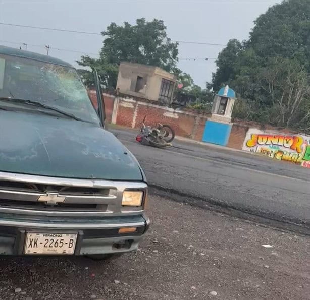 Choca moto contra camioneta sobre carretera Córdoba- La Tinaja