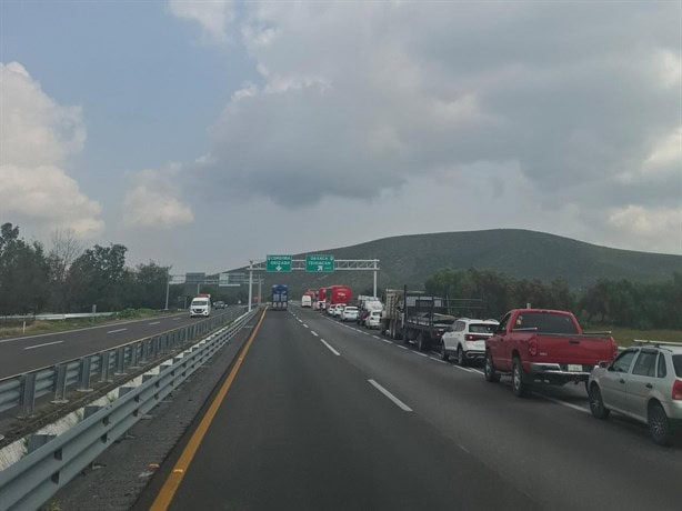 Tras choque, arde tráiler en la autopista Orizaba-Puebla; cierran la circulación (+VIDEO)