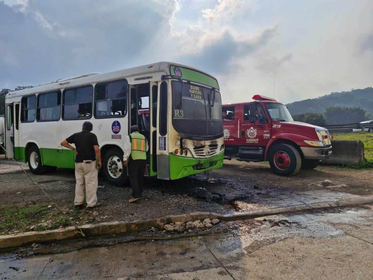 Autobús casi se incendia sobre la autopista Córdoba-Orizaba