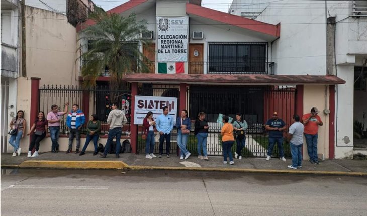 Maestros toman delegación de la SEV en Martínez de la Torre