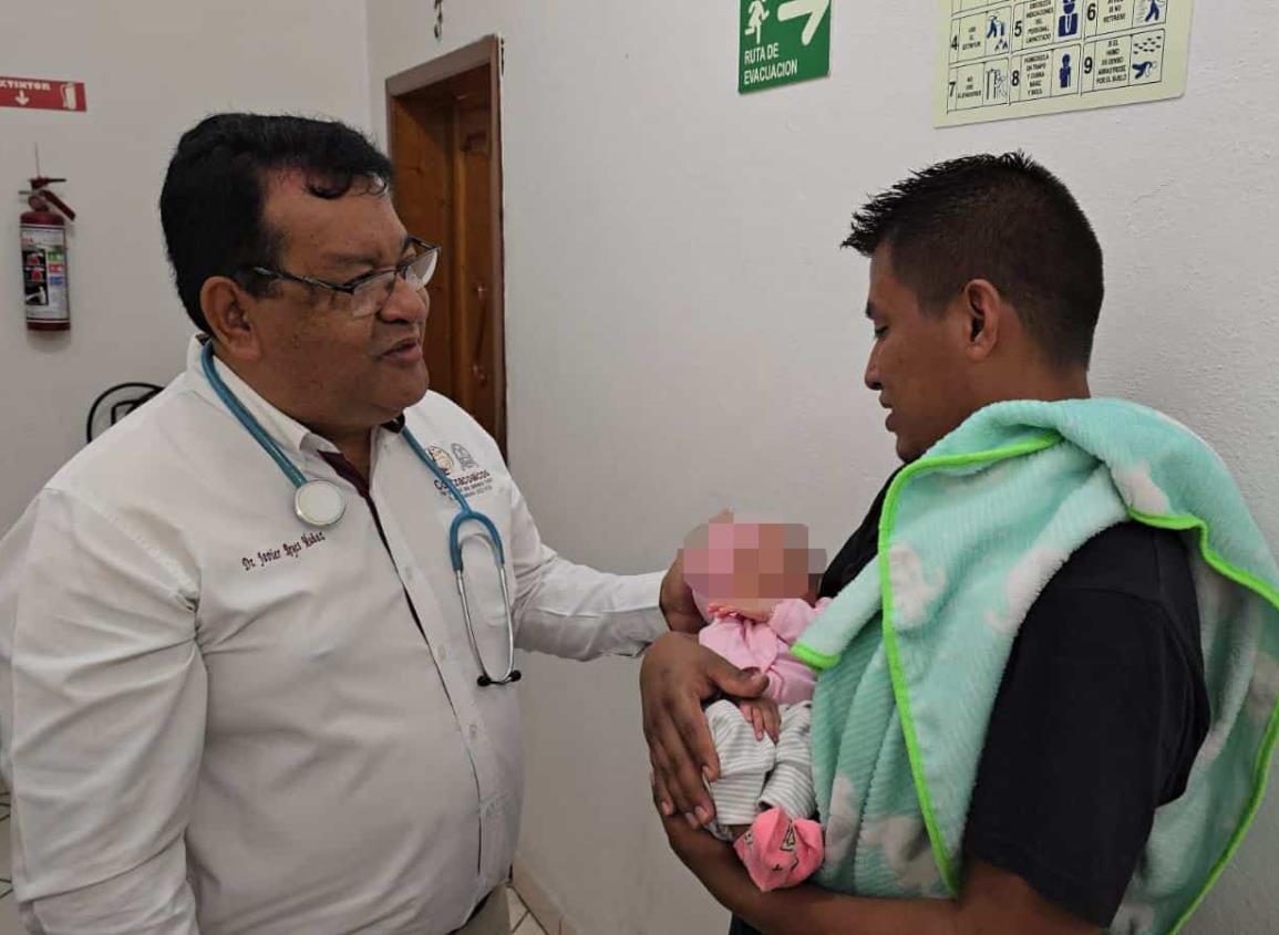 Desde Oaxaca vinieron al hospital de Coatzacoalcos a tratar a bebé con hidrocefalia; tardaron 4 días en atenderlos