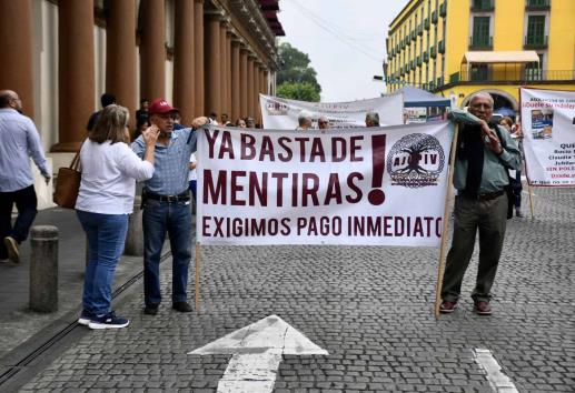 Jubilados acusan a Gobierno de Veracruz de ´cambiar las reglas´ para no pagar seguros