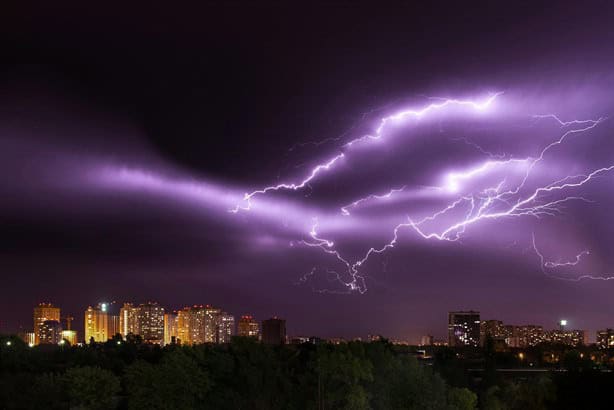 ¿Cómo proteger tus aparatos y electrodomésticos durante una tormenta eléctrica?