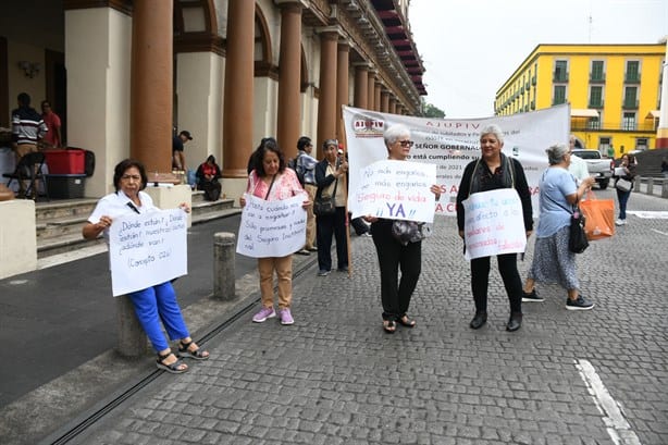 Jubilados acusan a Gobierno de Veracruz de ´cambiar las reglas´ para no pagar seguros