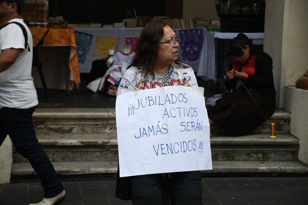 Jubilados acusan a Gobierno de Veracruz de ´cambiar las reglas´ para no pagar seguros