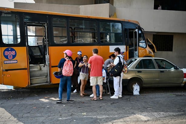 Autobús de pasajeros choca contra camioneta en el fraccionamiento Reforma | VIDEO