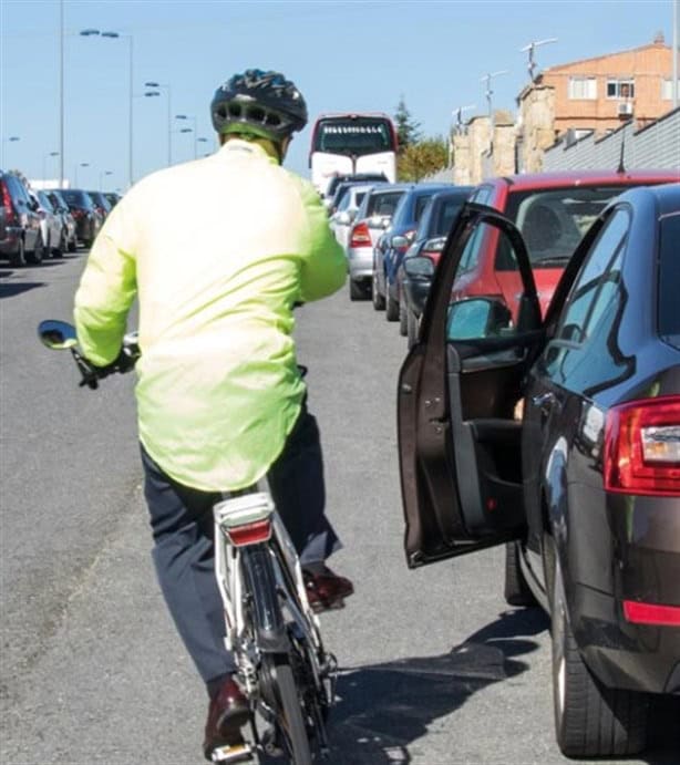 ¿De cuánto es la multa en Veracruz por abrir la puerta del automóvil sin precaución?