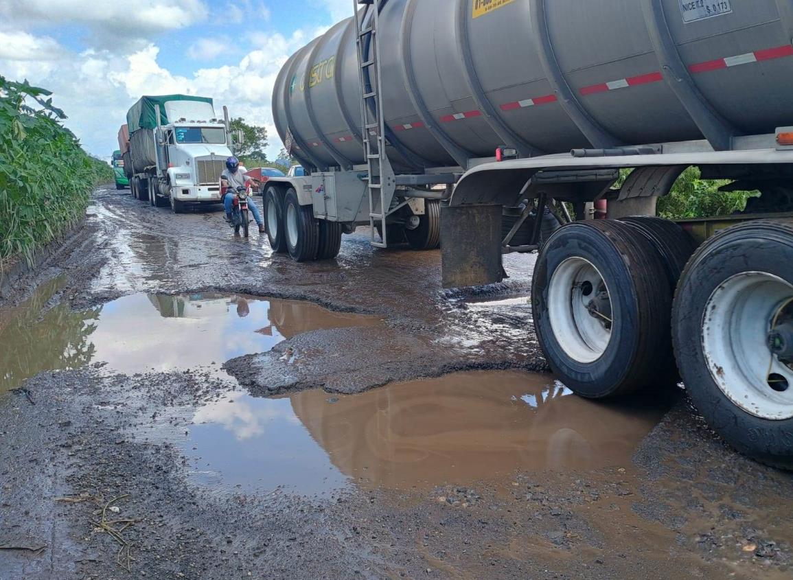 Carreteras del Sur: ruegas que tus llantas sobrevivan si vas a Coatzacoalcos, Minatitlán o Villahermosa, transportista